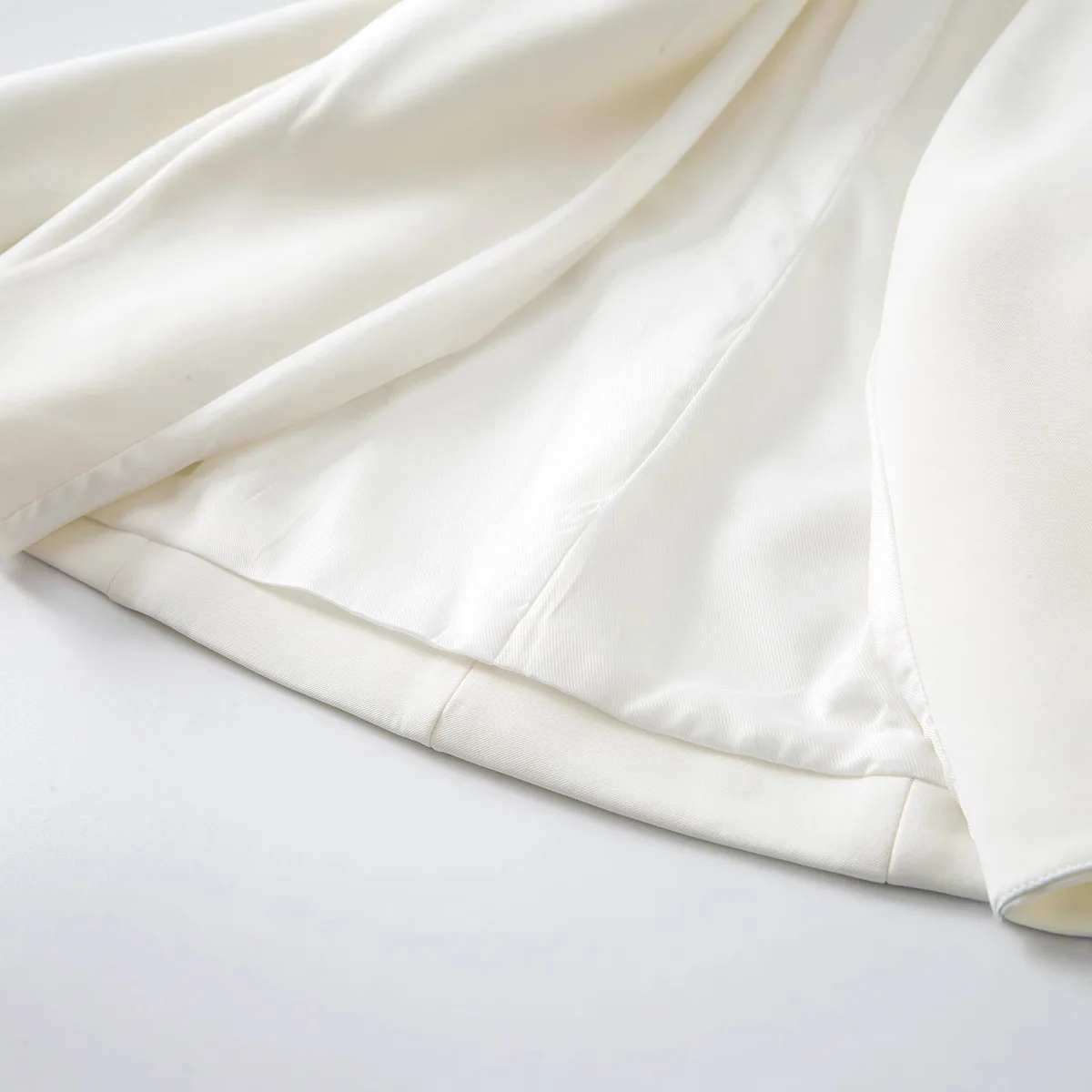 2025 봄 가을 신상 단색 유럽풍 미국풍 분위기 출퇴근룩 슈트 칼라 화이트 슬림 얇은 더블브레스트 고급 여성복