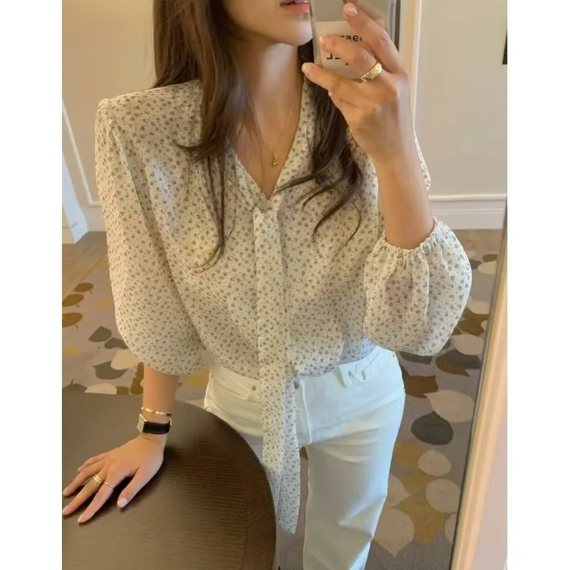 

Chic Spring Gentle Wind V-Neck Design Chiffon Floral Print Bubble Sleeve Shirt Women's Top Korean Style Floral Print Blouse