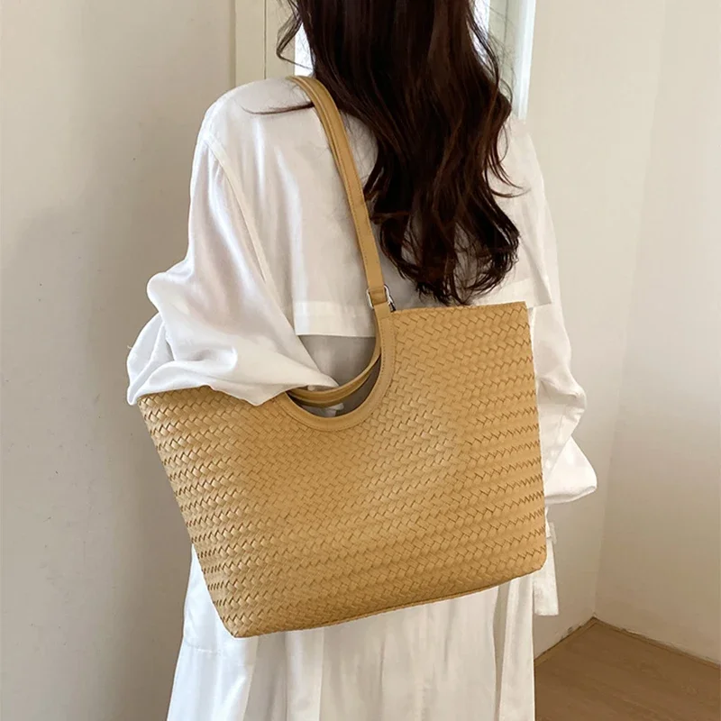 Koreanische Rattan-Geflecht-Umhängetasche, Große Kapazität Damen-Tragetasche, Sommerliche Lässige Einfache Urlaubs-Strand-Pendler-Handtasche – Detail 2