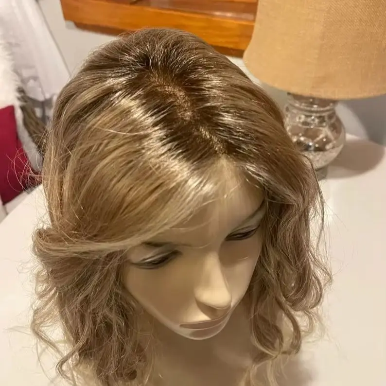 

Реалистичный вид Мелированные медовые блондинки Парики Свободные волны Бесклеевые парики Синтетические волосы 13*4 HD Прозрачные парики с кружевным верхом Ежедневно используются