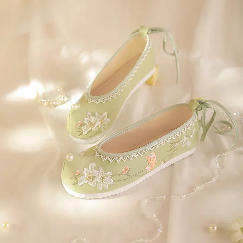 

2024 New Chinese Style Hanfu Shoes with Increased Head Rubber Soles Ancient Style Vintage Embroidered Shoe Woman