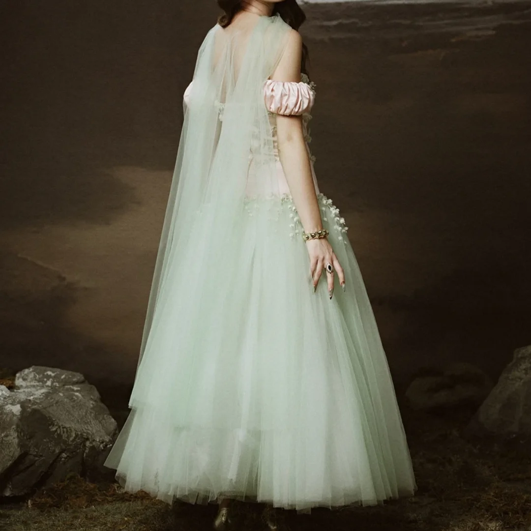 Wykwintna tiulowa suknia wieczorowa, elegancka, z kwiatami, na specjalne okazje, delikatna suknia balowa z dekoltem w łódkę, szyta na miarę.