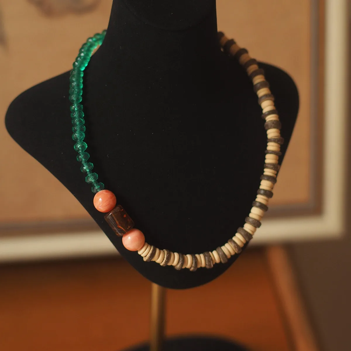 

Summer 2025 Niche French Style Necklace - Crystal Beaded, Coconut Wood Accents, Minimalist Retro for Beach & City Chic
