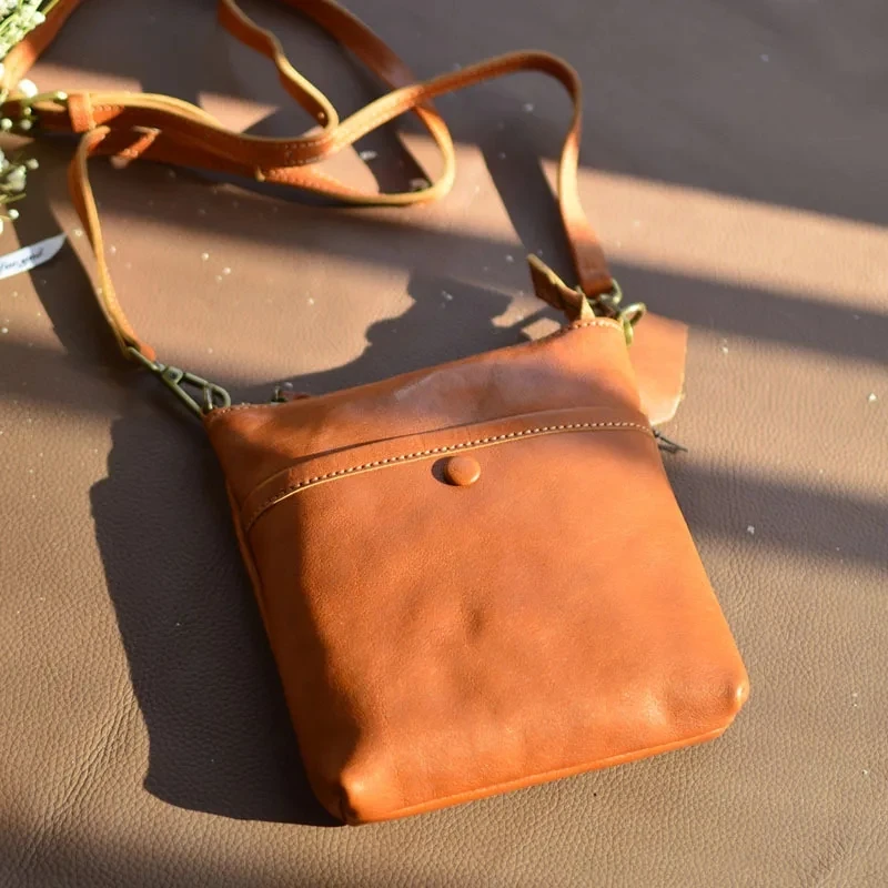 

AETOO Leather women's small bag new fashion matching texture vegetated cowhide simple mobile phone bag mini crossbody bag