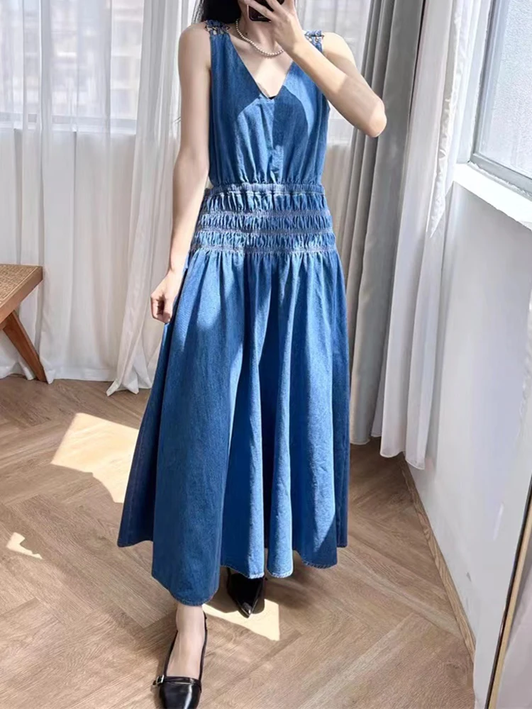 2024 Wczesna jesień Nowa moda Denim Tank Dress Women Sexy V-Neck Elastic Waist Side Hollow Out Sleeveless Midi Robe for Ladies