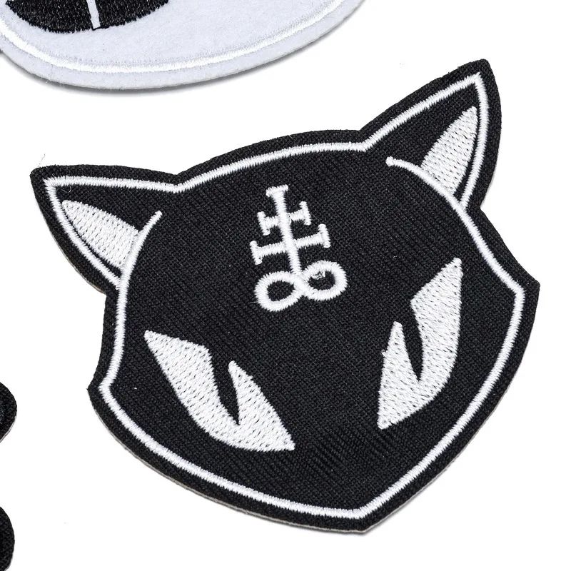 50pcs/Lot Luxury Embroidery Patch Black White Cat Gold Hat Shirt Bag Clothing Decoration Accessory Craft Diy Applique