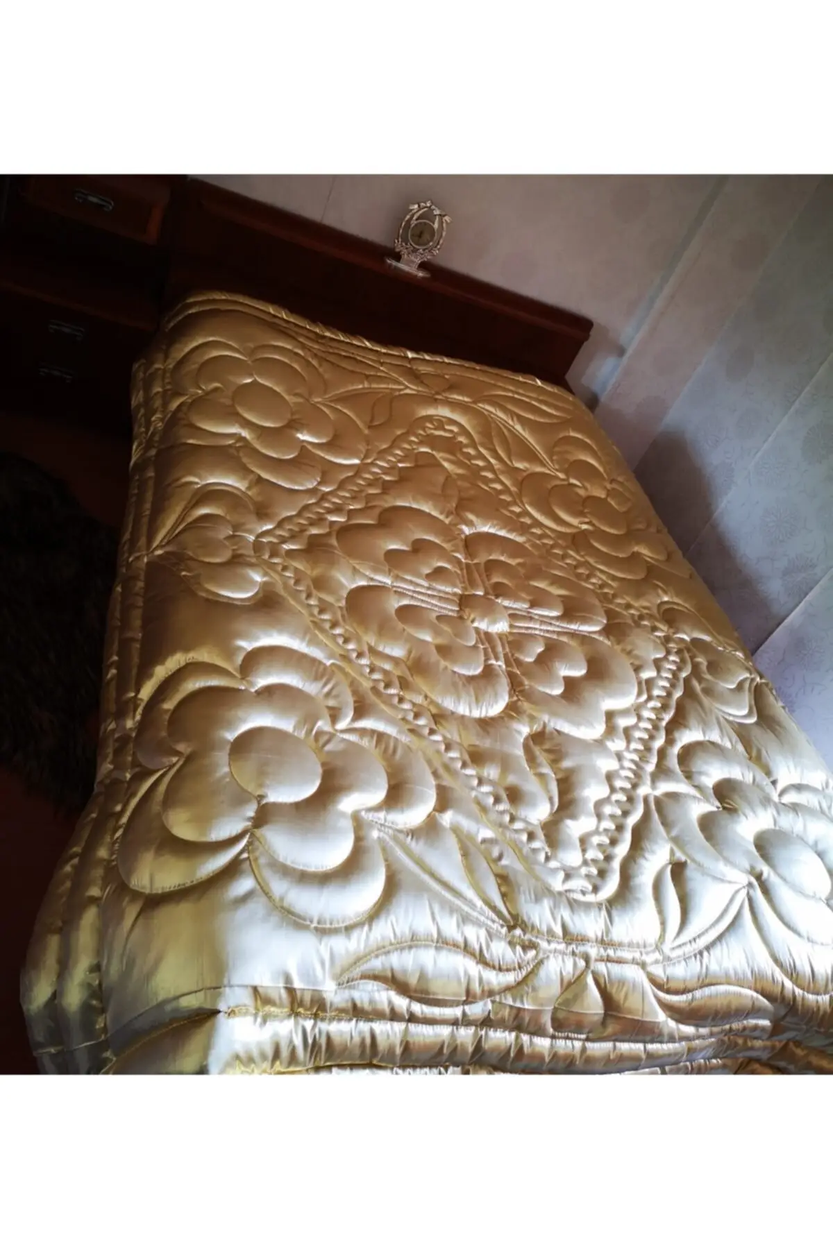 Satijn Goud Daisy Handgemaakte Dubbele Quilt