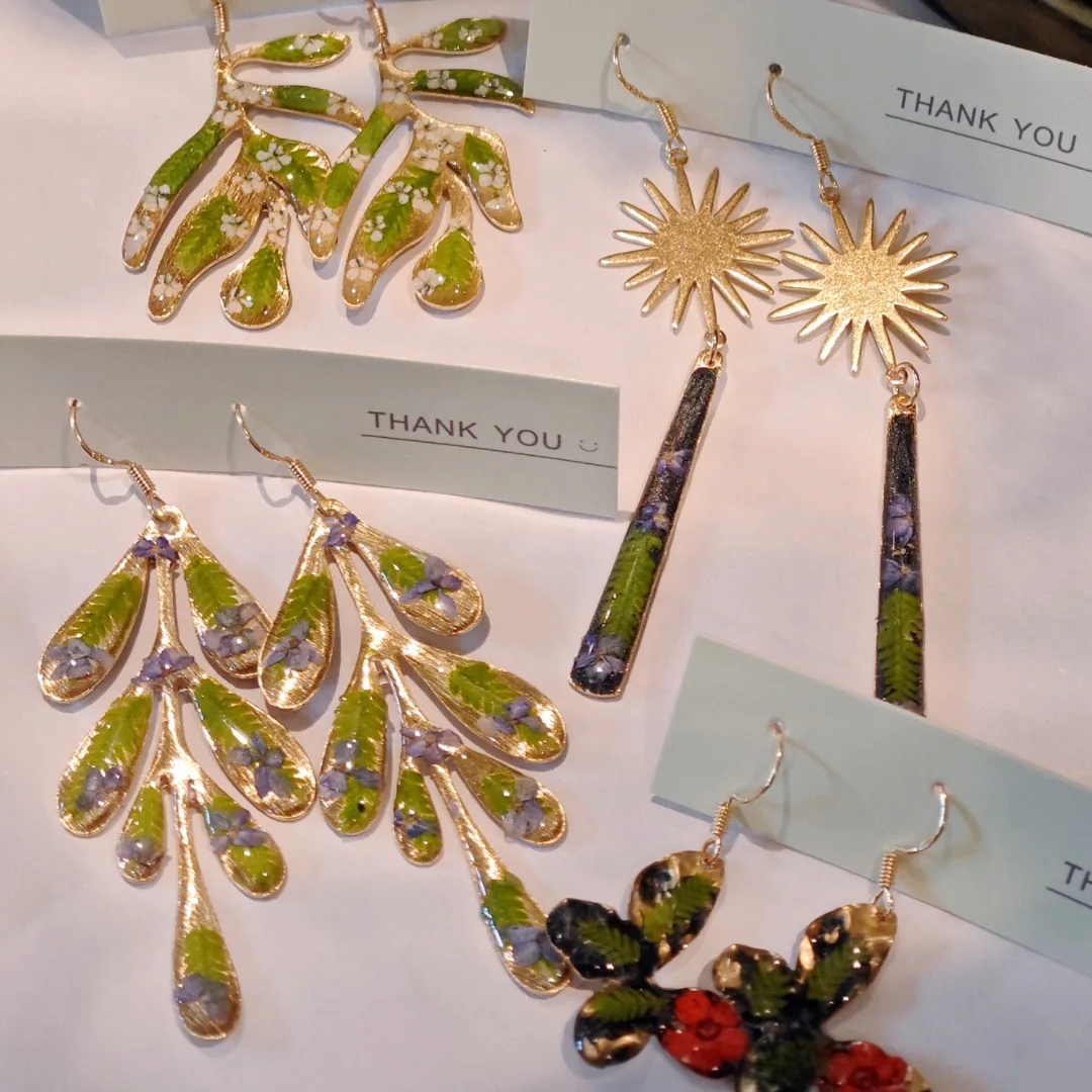 3339 Wholesale Handmade Dried Real Flower Plant Specimen Earrings Vintage Brass Pastoral Design Earrings Christmas Birthday Gift