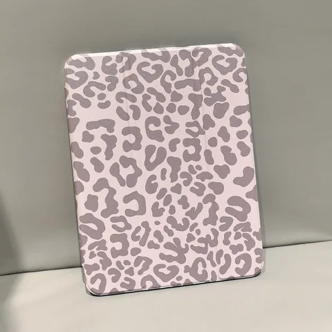 Силиконовый чехол-подставка для iPad с леопардовым принтом — фото устройства