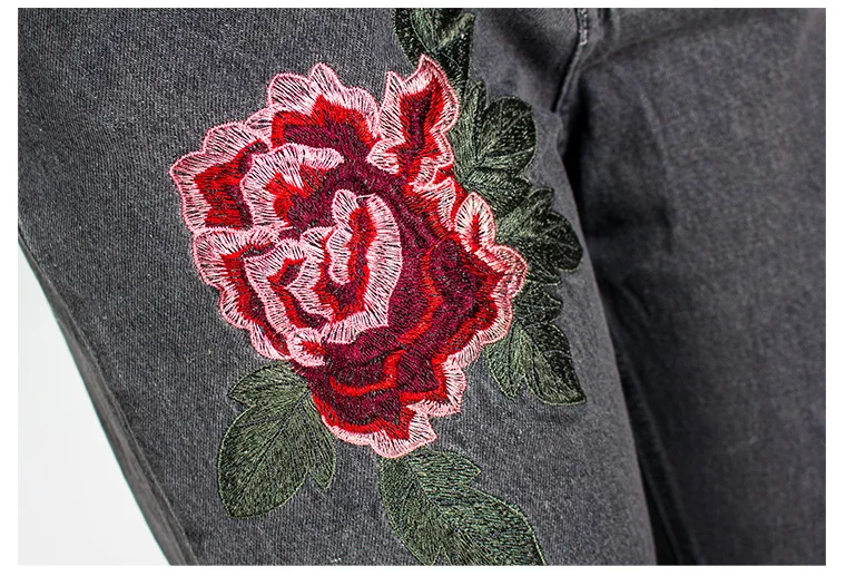 Modne podarte jeansy damskie, codzienne spodnie capri z haftem kwiatowym, dziury, efekt zniszczenia, damskie proste spodnie dżinsowe, styl uliczny.