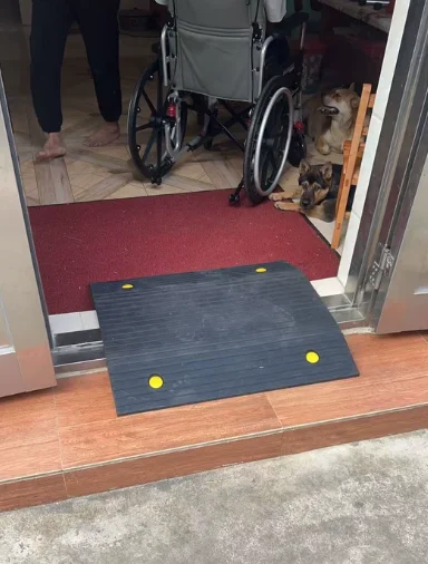 Bridge Type Rubber Step Curb Ramp, Portable Uphill Slope Transition Pad for Electric Vehicle & Wheelchair Access
