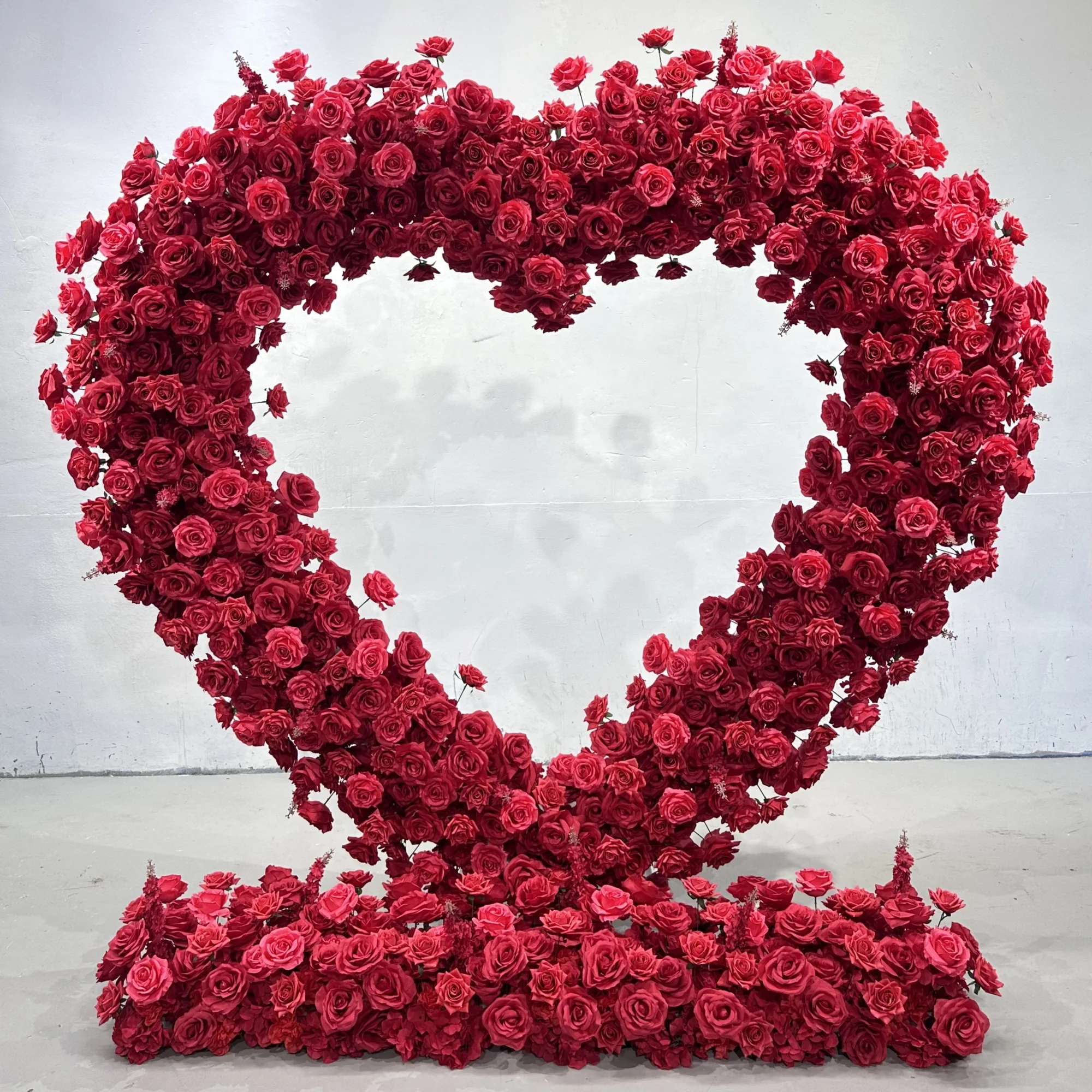 

Red Artificial Silk Metal Adjustable Wedding Arch Heart-shaped Decorative Flowers Plants For Wedding Christmas New Year