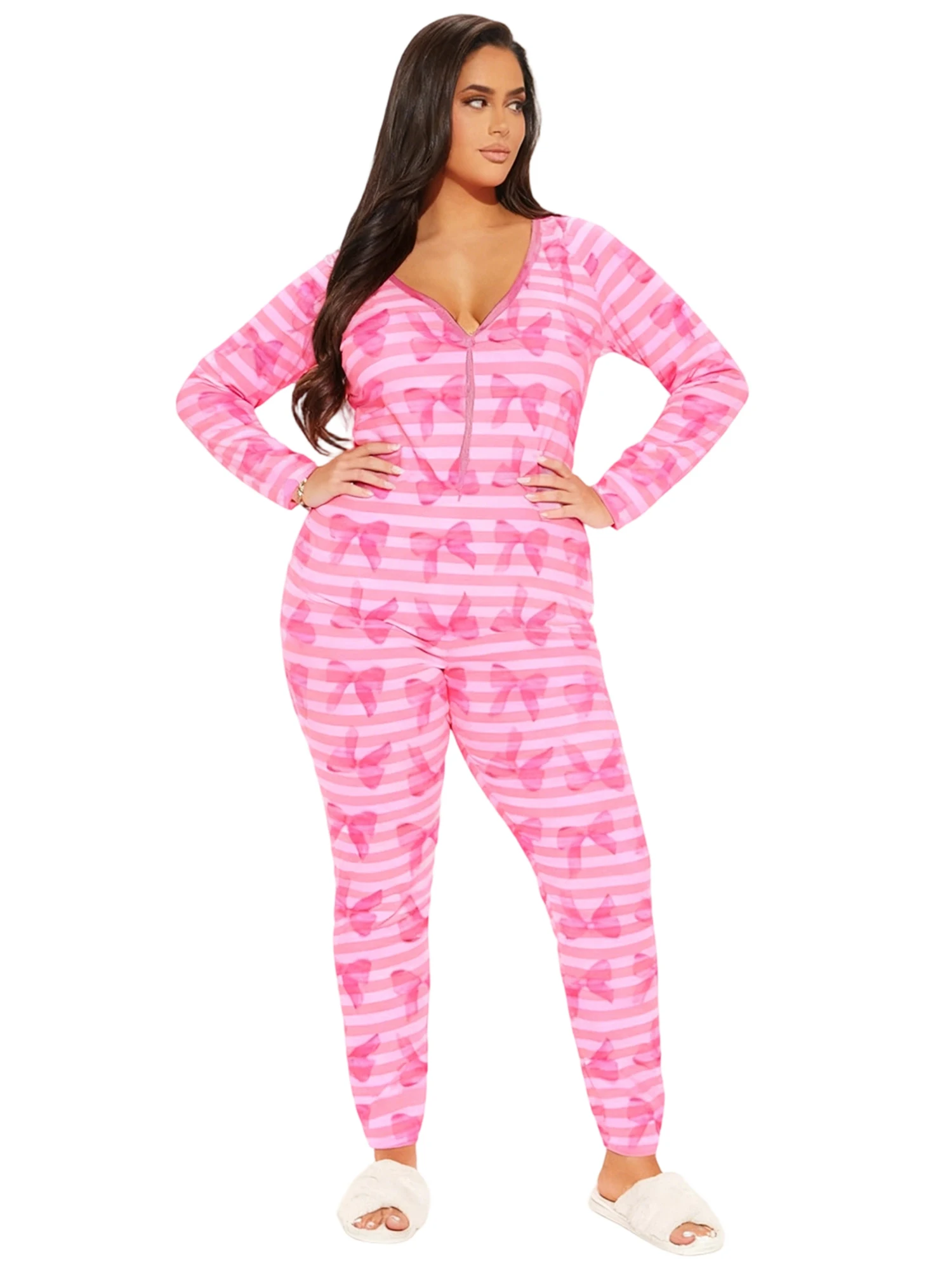 بذلة نسائية لعيد الحب أنيقة تناسب كاجوال مطبوعة على شكل قلب مخططة بأزرار لأعلى ورقبة على شكل حرف V وأكمام طويلة مع تفاصيل فيونكة