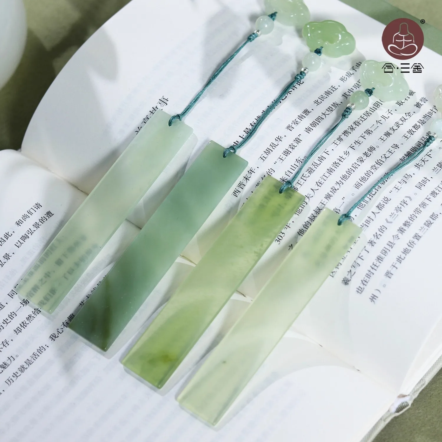 bellissimo-segnalibro-cinese-in-giada-xiuyan-con-nappa-e-ciondolo-a-tema-tradizionale-di-calligrafia-cinese--confezione-regalo-inclusa