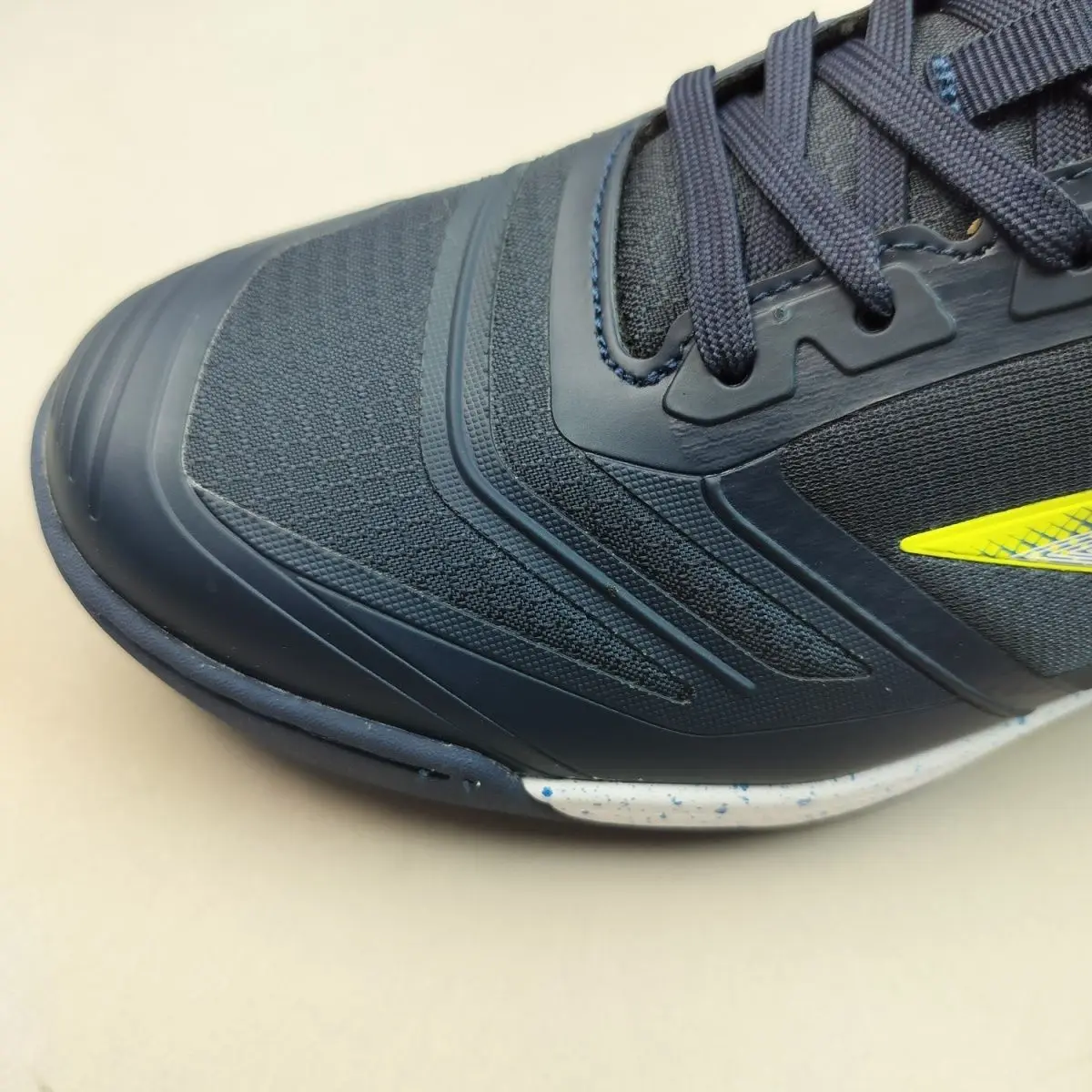 

2025 New Luxury Design Women's Sneakers Men's Badminton Shoes Mesh Breathable Outdoor Field Training Flat Tennis Shoes