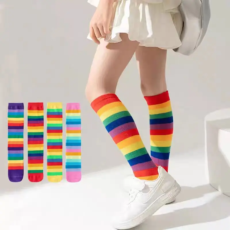 Bunte rote Strümpfe, hohe Röhrensocken, kniehohe Baumwollsocken, bunte Streifen für Damen, Urlaubsparty-Socken