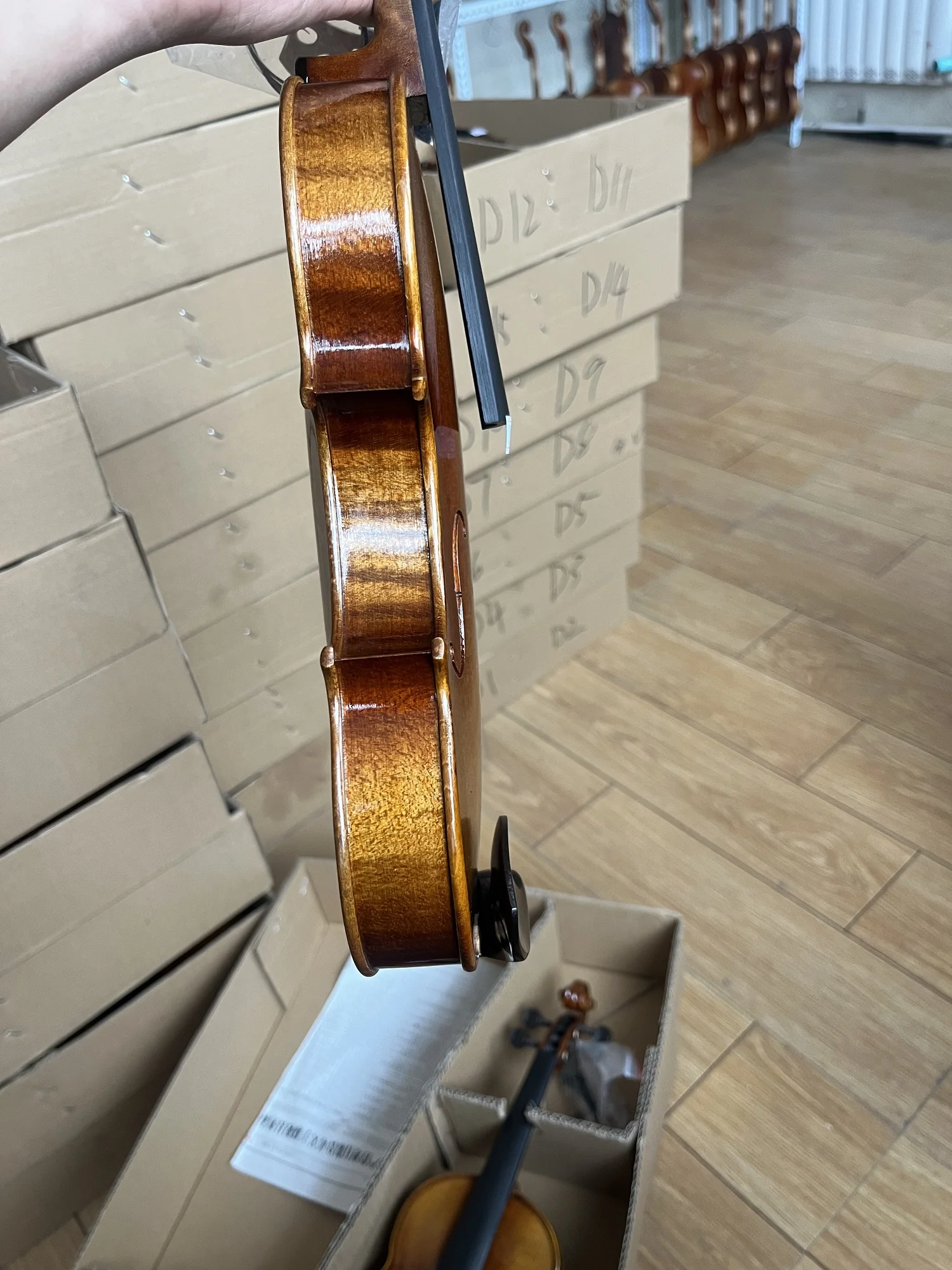 SuprasMusica ,wholesale Price Good Quality 1/4 Violin Handmade Nice Sound Solid Spruce Flamed Maple Back Support OEM