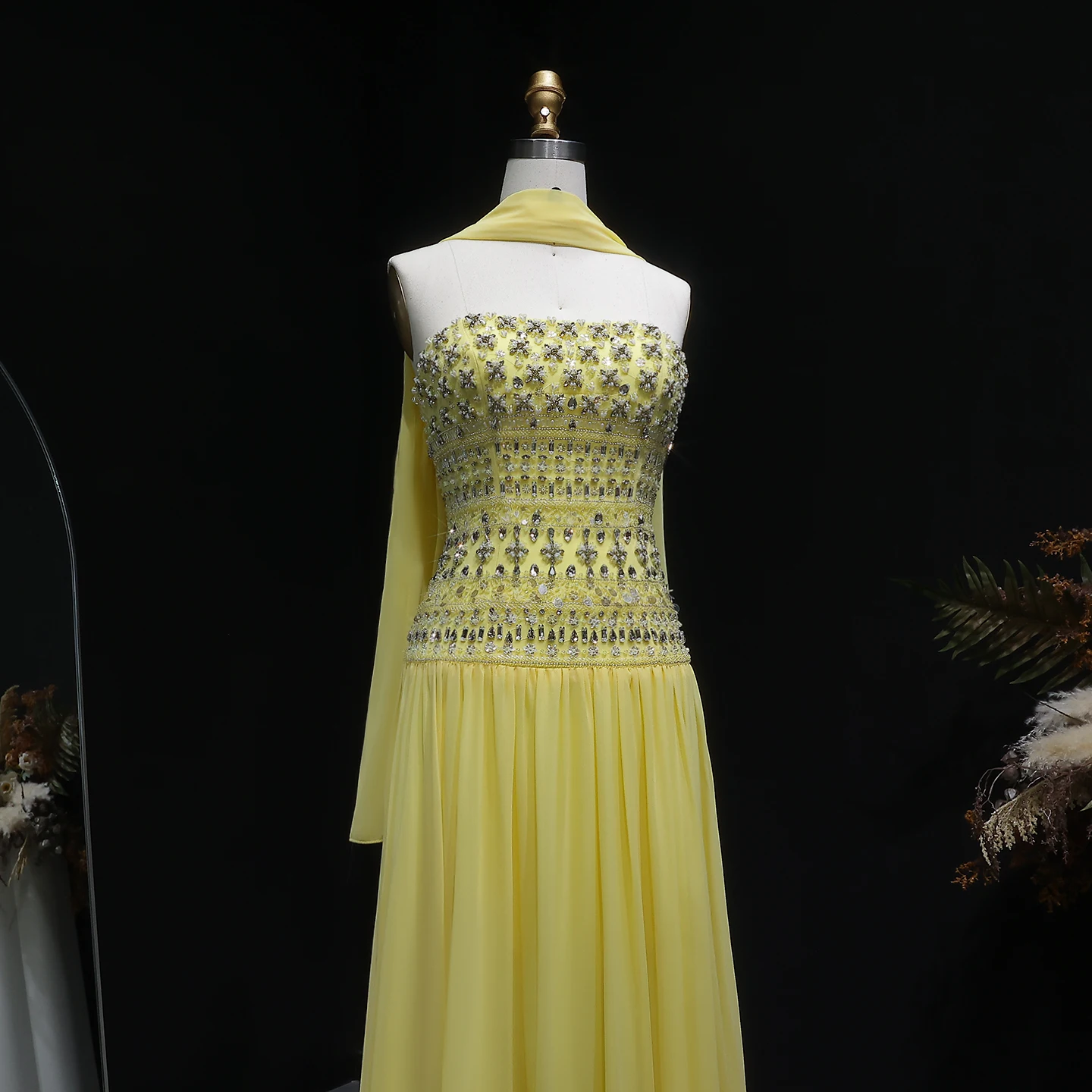 Sharon Said Funkelndes Fliederfarbenes Perlenbesetztes Plissiertes Chiffon-Abendkleid mit Fließendem Schal Dubai Saudi Hochzeitsfeier SS539 Maßanfertigung – Detail 28