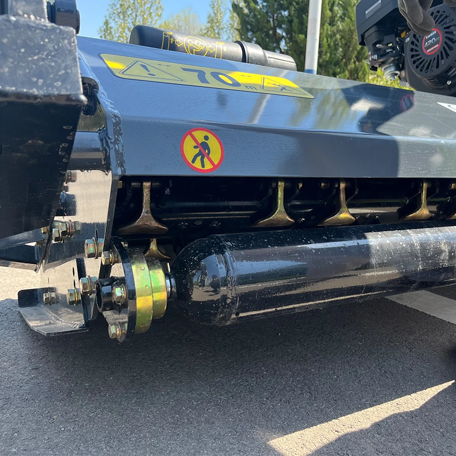 Tracteur de traction pour véhicule tout-terrain à haute productivité couplé au tondeuse à gazon agricole avec composants de boîte de vitesses de moteur de base