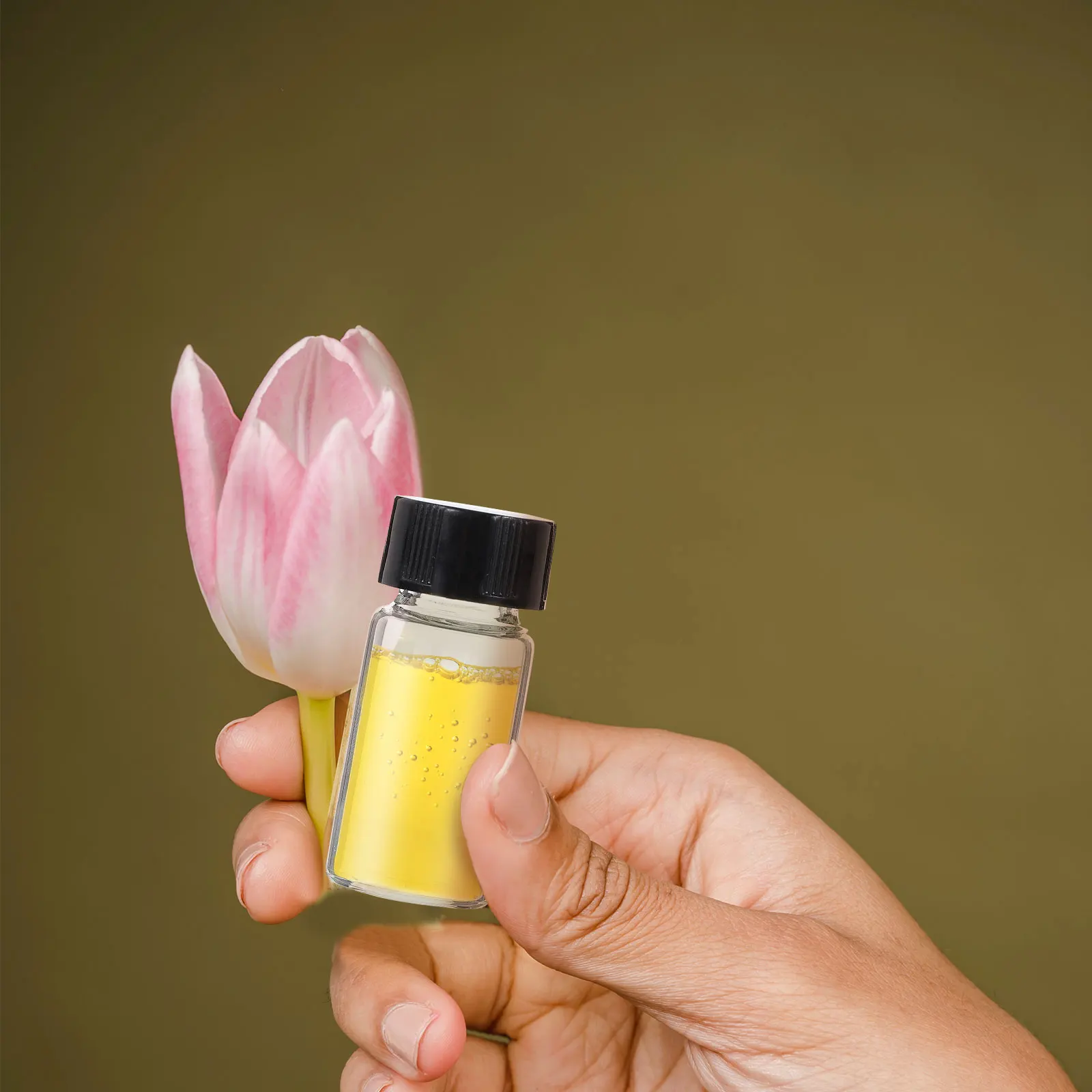 

100Pcs Transparent Glass Screw Bottles Small Refillable Perfume Containers Travel Essential Oil Liquid Holders