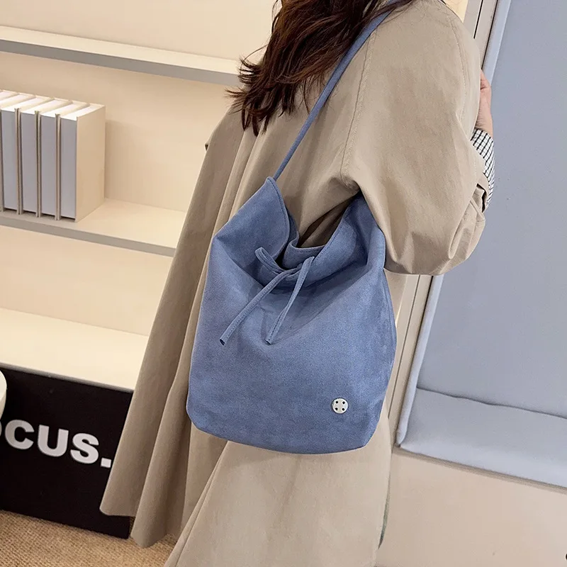 

Минималистичная большая сумка 2024, нишевая сумка через плечо для женщин, просторная пригородная сумка, однотонная сумка-тоут, универсальная сумка с верхней ручкой ​