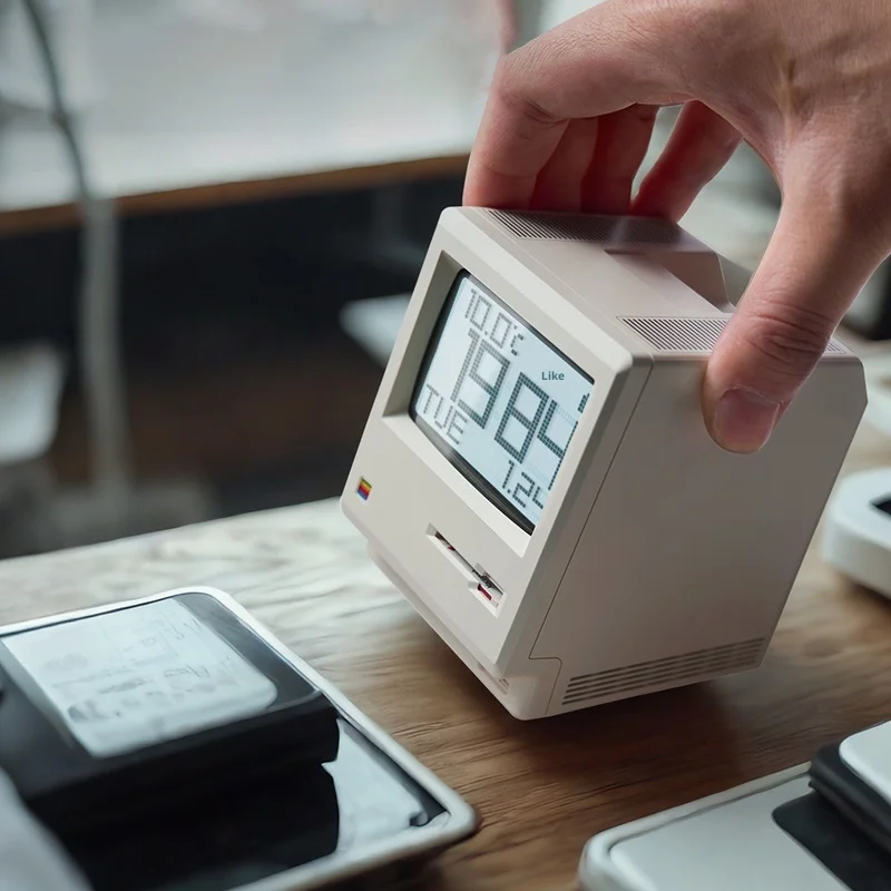 ماكلوك ريترو الإبداع ساعة تنبيه سطح المكتب زخرفة ساعة رقمية USB شحن زر ضوء الليل ملحقات المنزل هدية