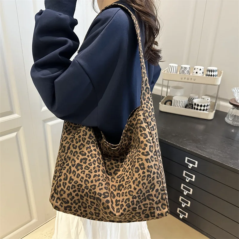 HOMEFISH Trendy Casual Soft Textile Shoulder Bag Large Capacity Leopard Print Female Retro Crossbody Bag For Commute Outings image 2