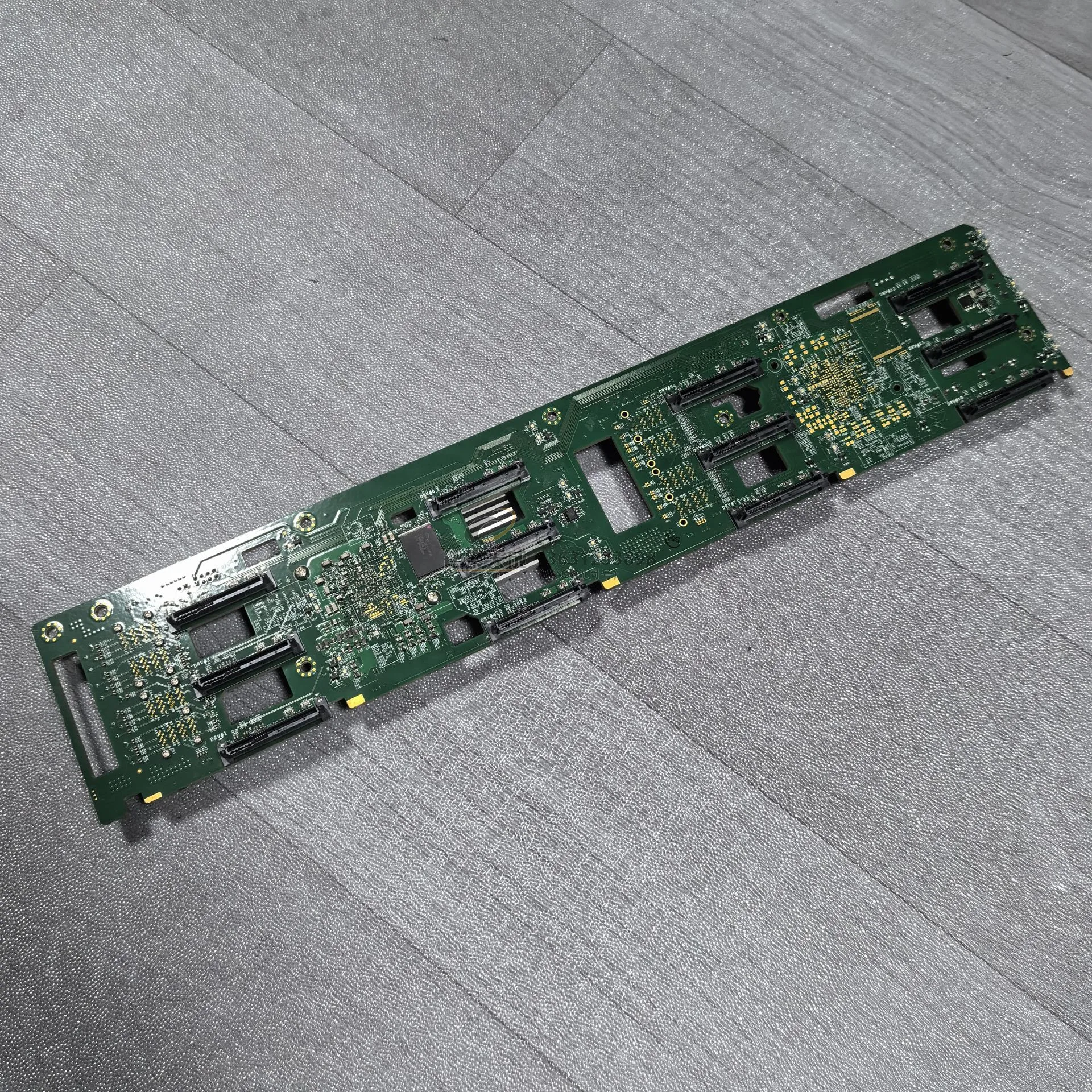For Supermicro BPN-SAS3-826EL1 12GB server hard disk backplane 12-bit 3.5 SAS/SATA