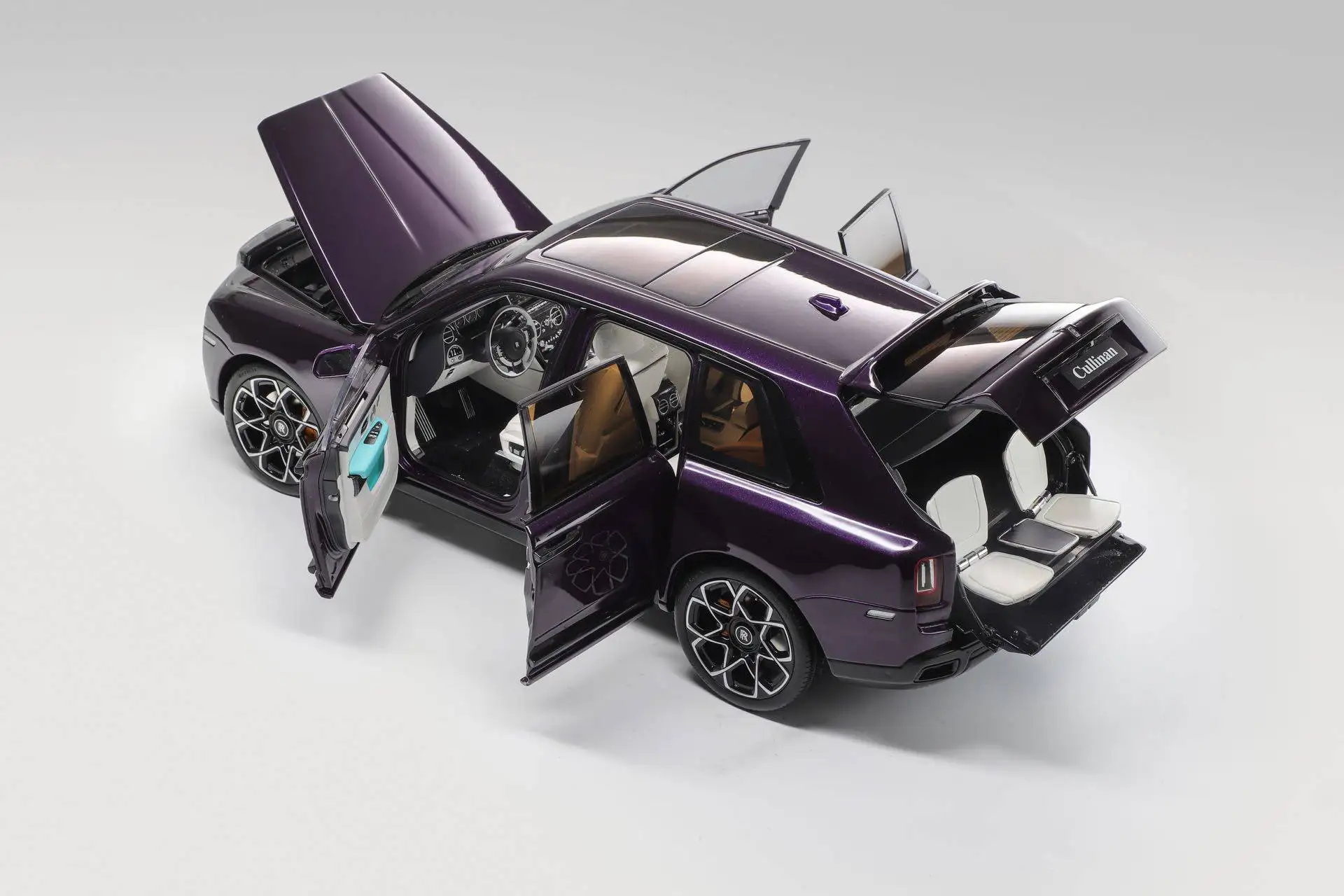 OEM 1:18 Cullinan BB Metallic Geel/Paars Simulatie Limited Edition Alle Open Legering Metalen Statische Auto Model Speelgoed gift