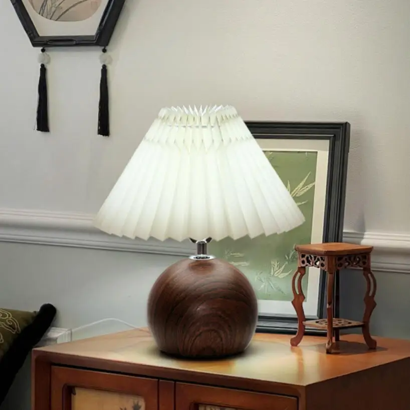 Lampada da comodino a LED Simpatiche piccole lampade pieghettate per comodino Circolare in noce Luce ambientale USB Decorazione camera da letto Luce notturna