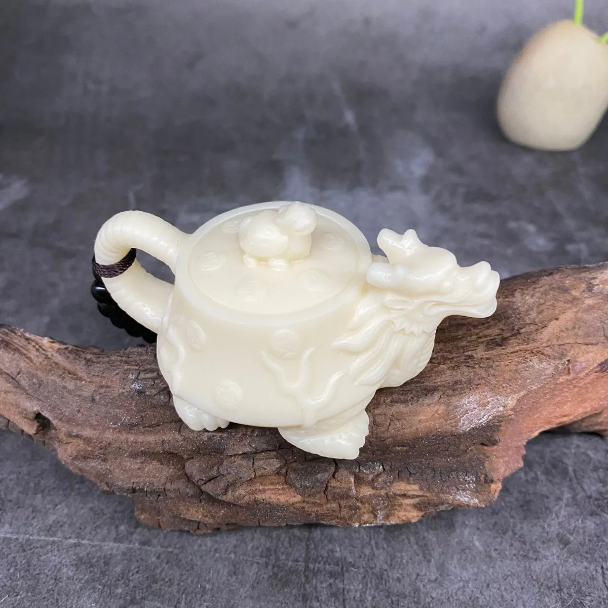 Ivory Nut Carved Dragon Turtle Teapot Hand Piece Home Car Decor Wenwan Hand Play Craft Ornament Wholesale