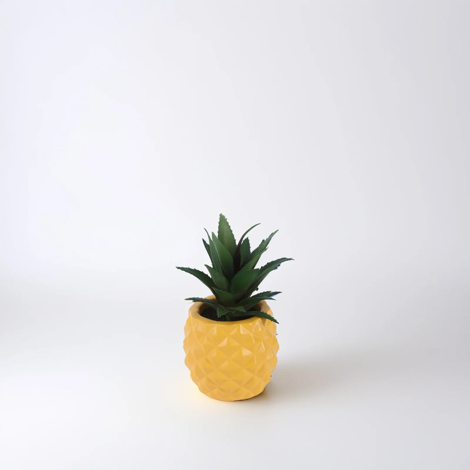 

Pineapple Shaped Bonsai Resin Decoration Desktop Ornament Simulation Plant for Home Office Store Bonsai Decoration