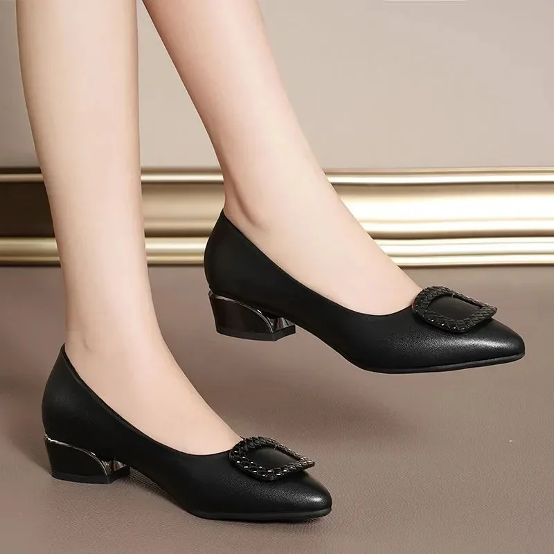 Women Fashion Sweet Black Patent Leather Office & Work Square Heel Shoes Lady Casual Beige Hotel Pumps Zapatos De Mujer E1247