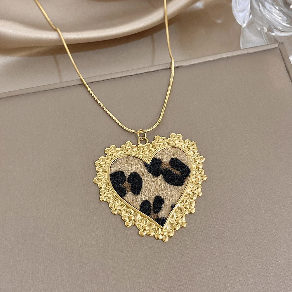 Freetry Romantic Edge Flower Leopard Pattern Large Heart Stainless Steel Necklace for Women Charm Waterproof Necklace Jewelry