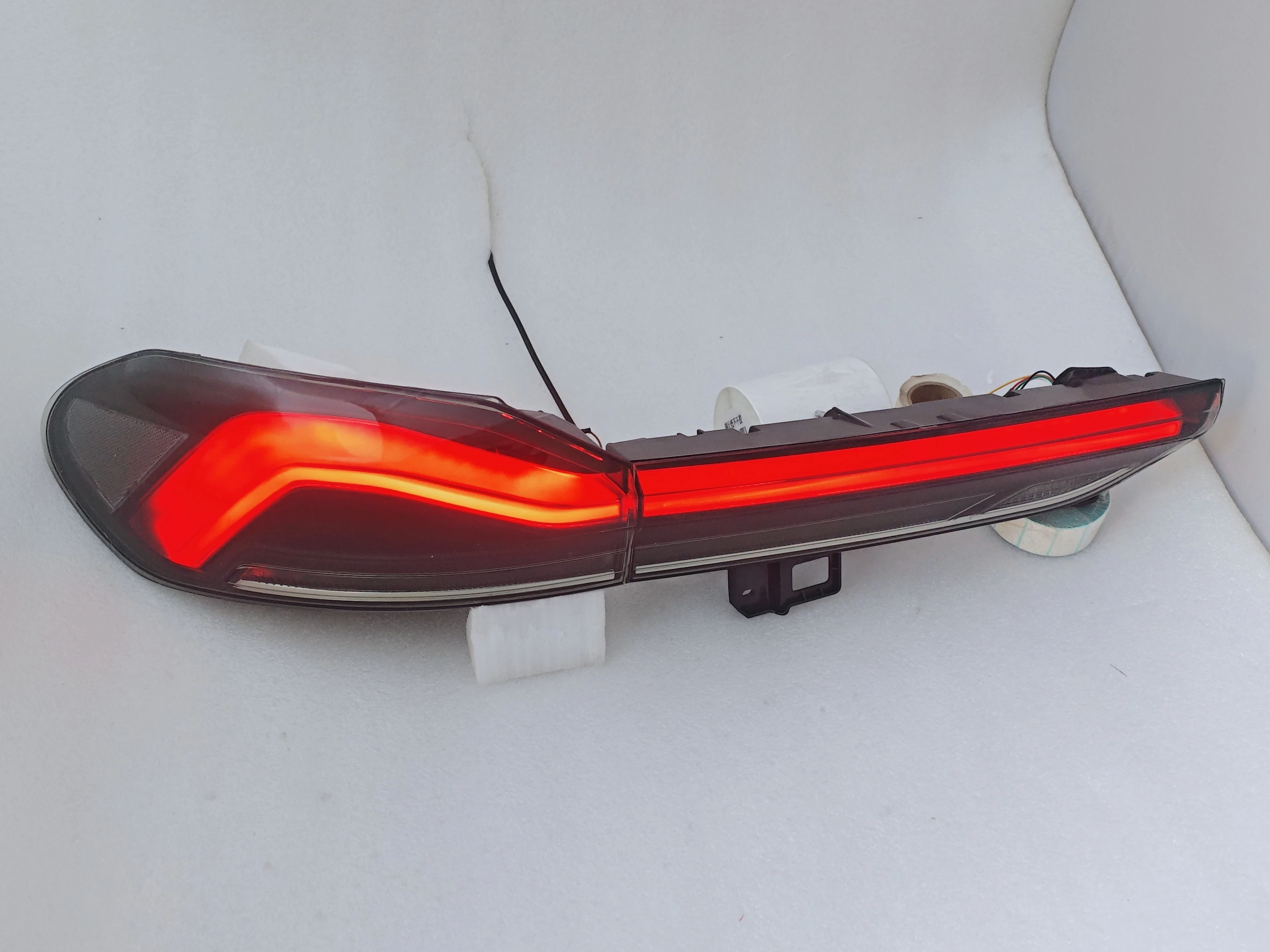 منتجات جديدة بالجملة نظام الإضاءة الخارجية للسيارات المصابيح الخلفية السوداء لـ X6 G06