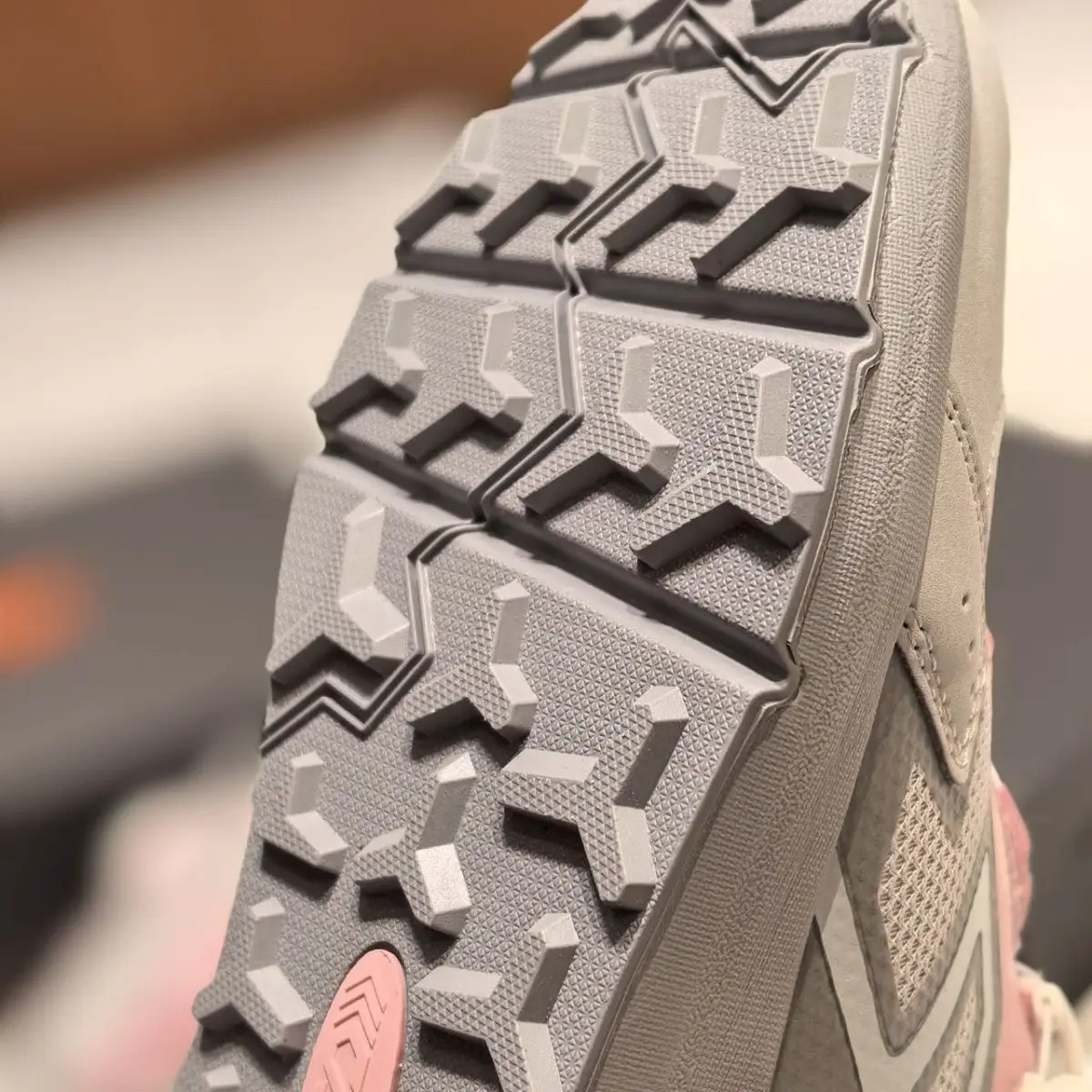 2025 New summer lightweight high quality cushioning couple running shoes breathable comfortable