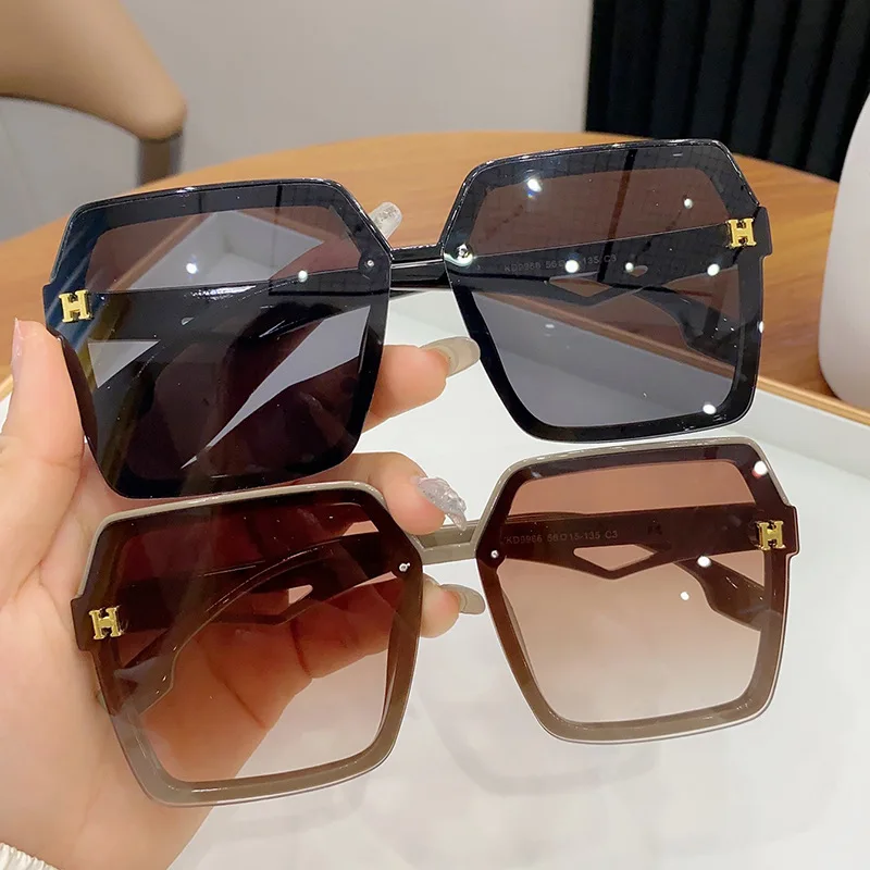 Luxury Brand Designer Sunglasses for Women Large Frame Square Glasses Vintage Oversized Driving Glasses Gradient Shades UV400