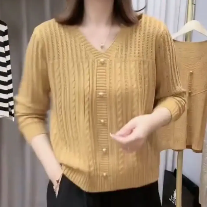 

High-End Women's V-Ne Knitted Sweater No Pilling Dongguan Daliang Early Autumn Faionable Ladies' Camere Sweater
