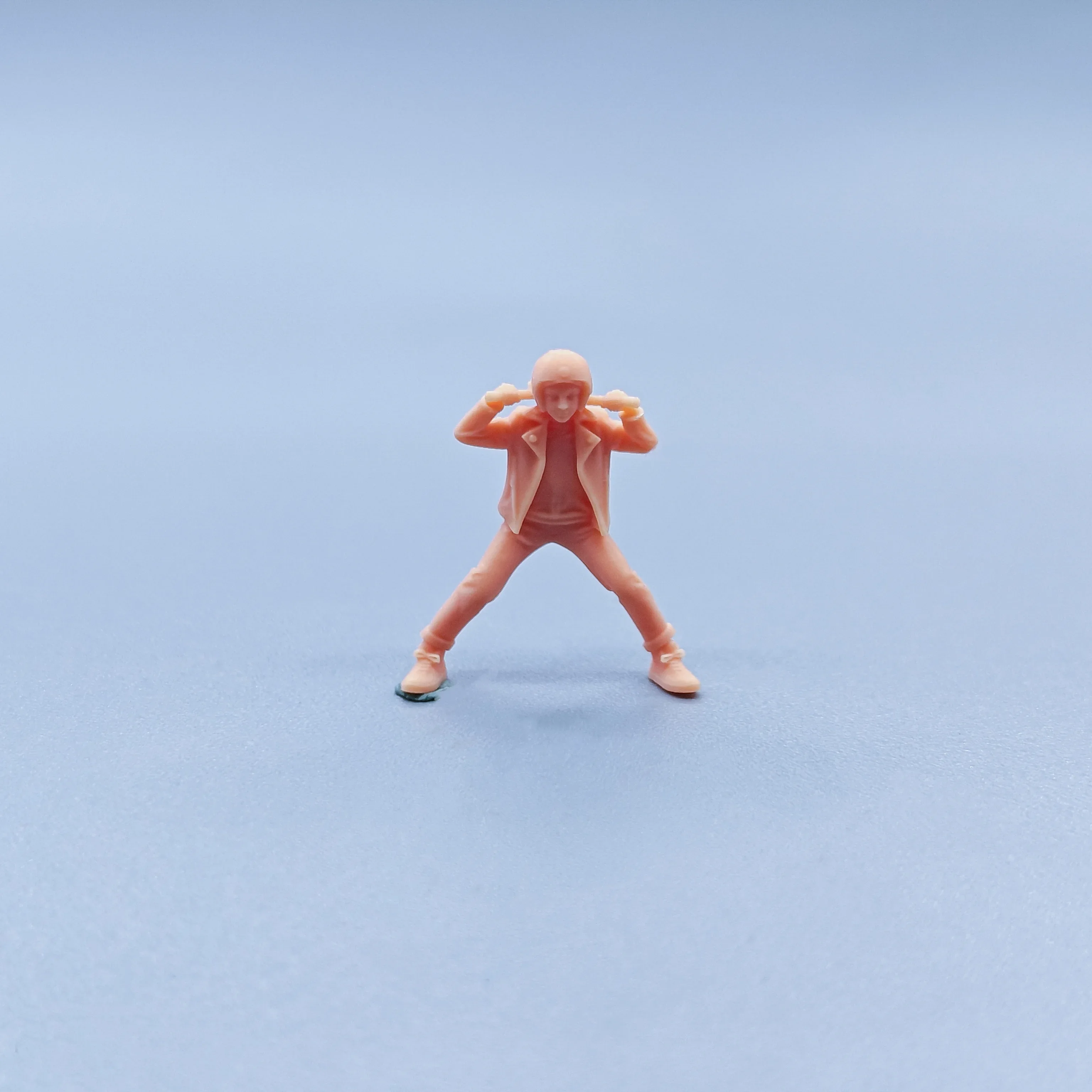 Figuras a escala 1/64, modelo de resina, casco de motocicleta, niño pequeño, miniaturas sin color, Diorama pintado a mano C302