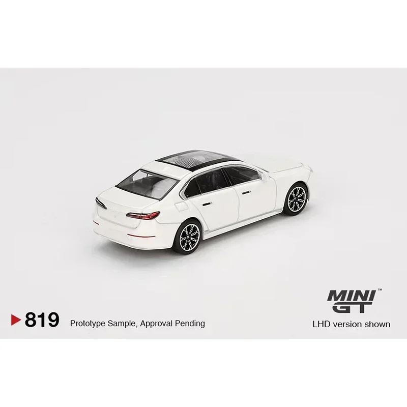 

MINIGT 819 1:64 I7 XDrive60 White Diecast Diorama Model Collection Miniature Toys