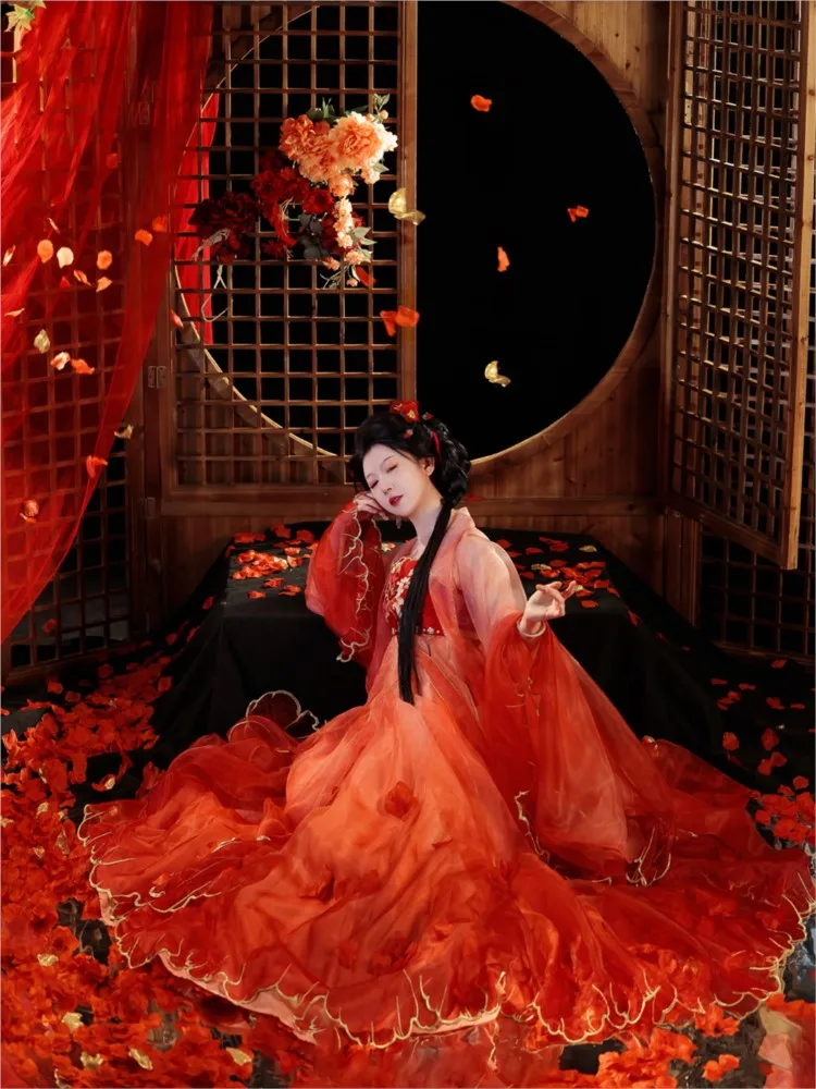 Hanfu wedding dress heavy embroidery large-sleeved shirt torn skirt red Hezi national and elegance