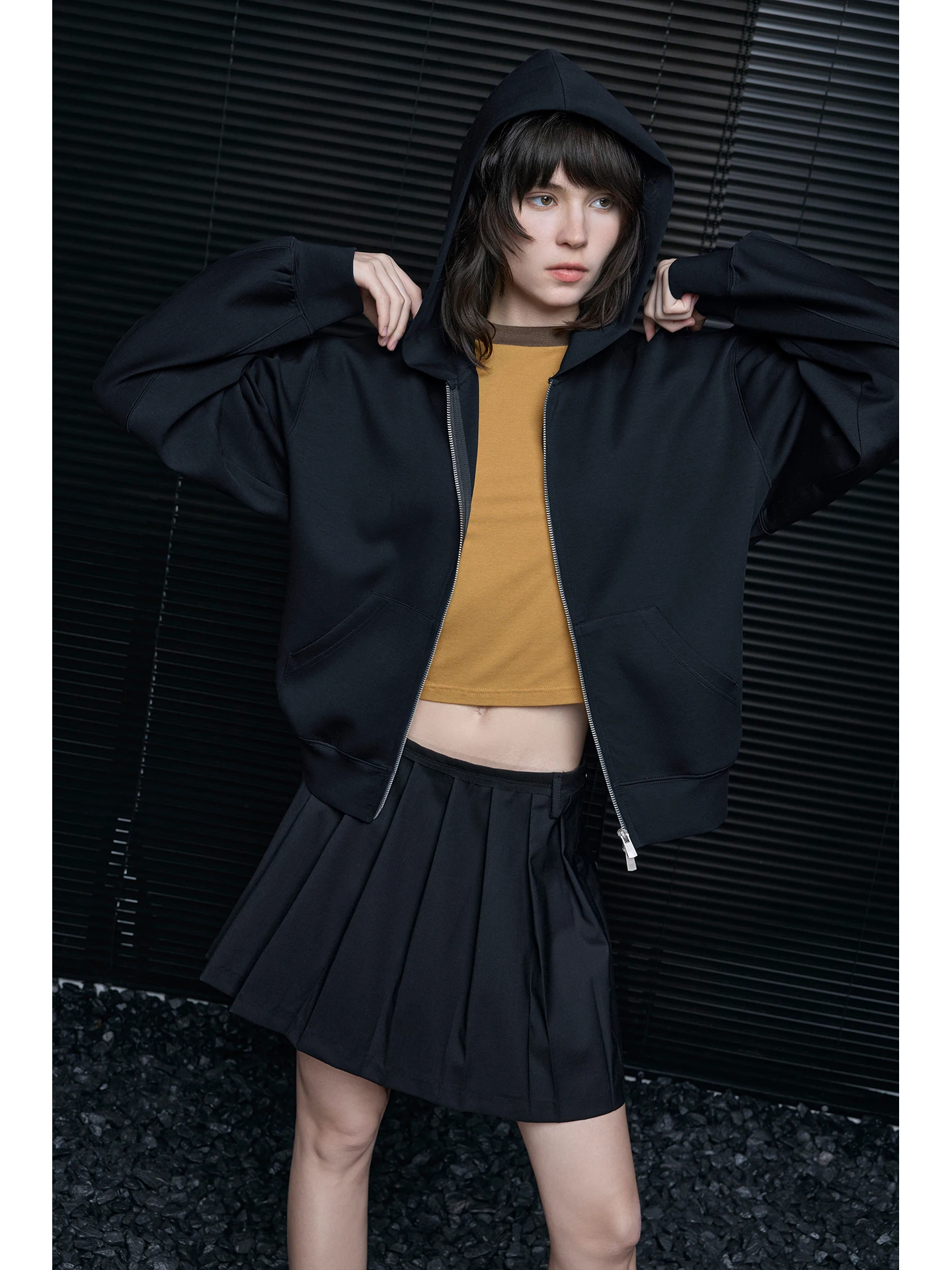 

Черная женская толстовка оверсайз с капюшоном, весна 2026, новая корейская модель, простой повседневный стиль, очень красивая, уличный стиль, длинный рукав