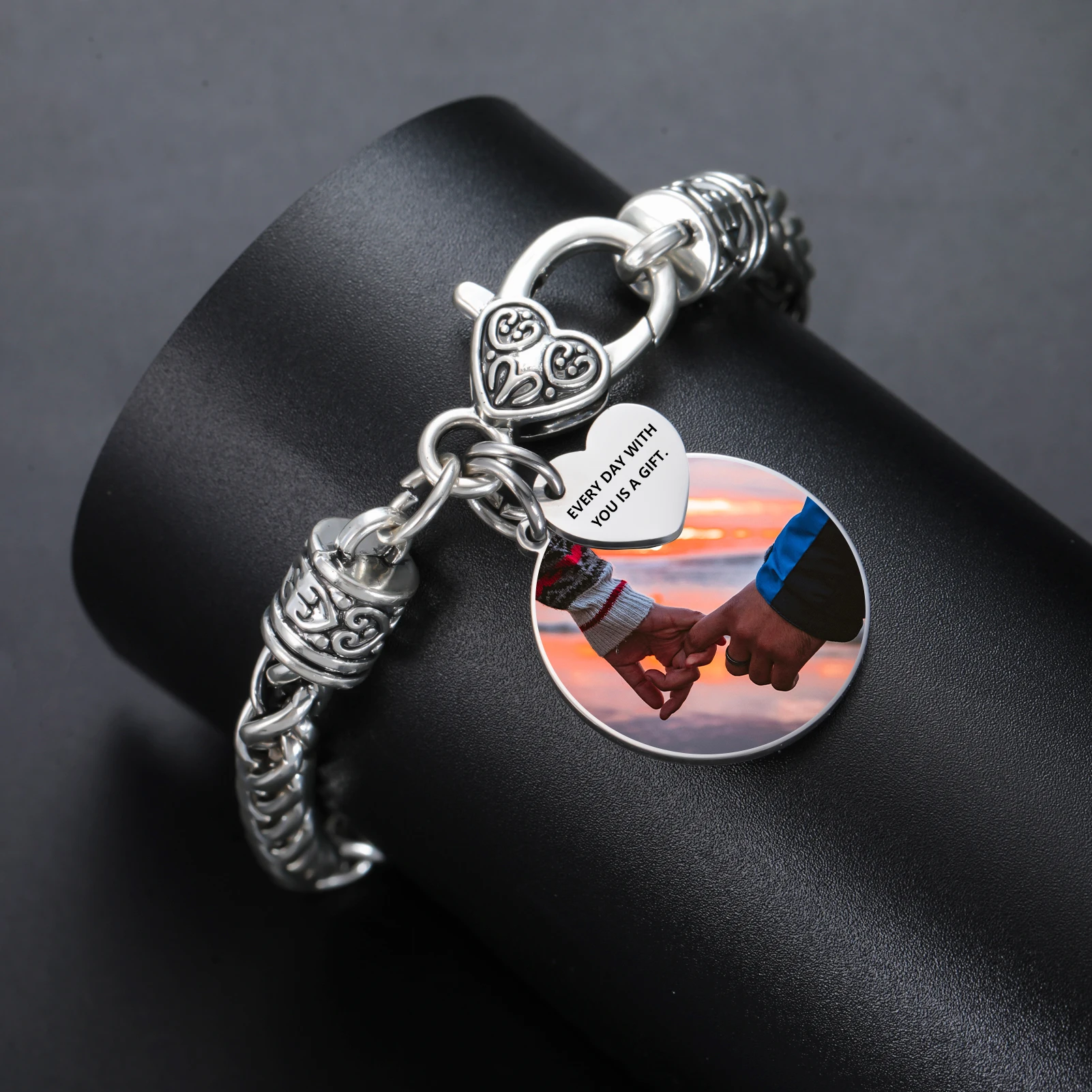 

COOLTIME браслет с подвеской в виде фотографий на заказ, браслет из нержавеющей стали с сердцем, модный персонализированный браслет с фотографией, ювелирный подарок, новая оптовая продажа