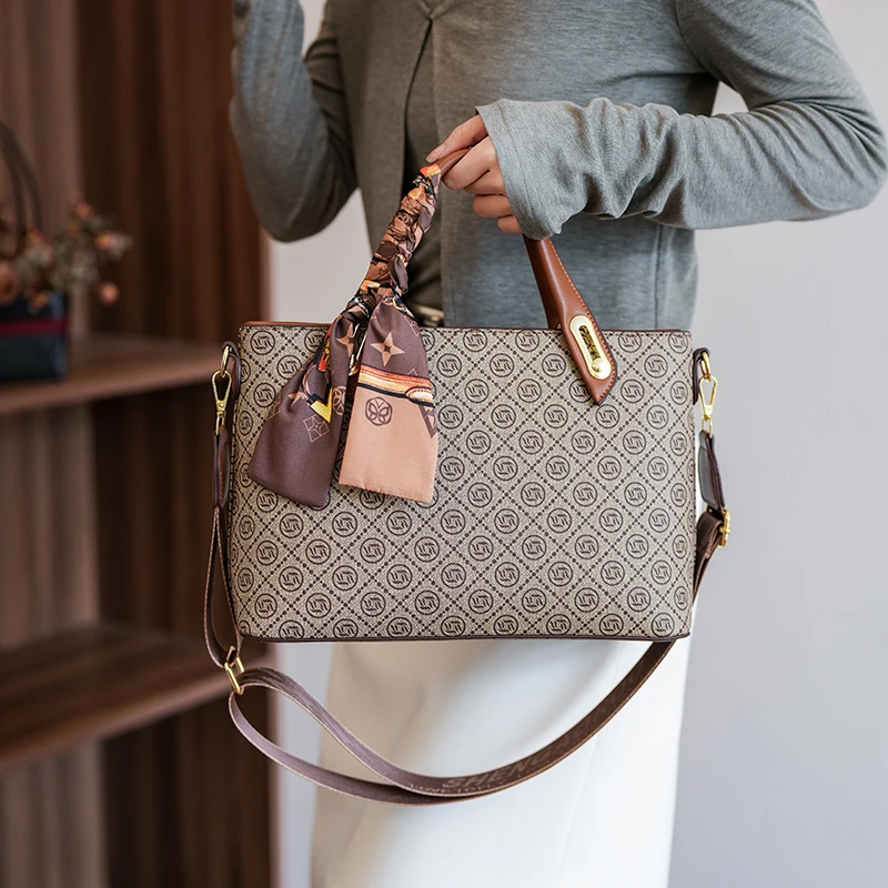 

Popular Classic Women's Handbag By Famous Designer - Leather Shoulder Bag for Elegant Everyday Use