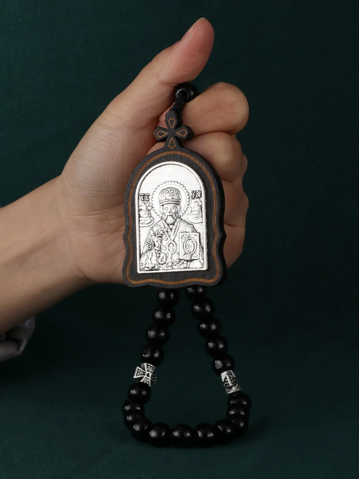 Russisch-orthodoxer Holzrosenkranz mit Jungfrau-Maria-Kind-Ikone, Metallanhänger des Heiligen Nikolaus und Heiligen Georg, Drachenjäger-Anhänger, Gebetsperlen – Detail 8