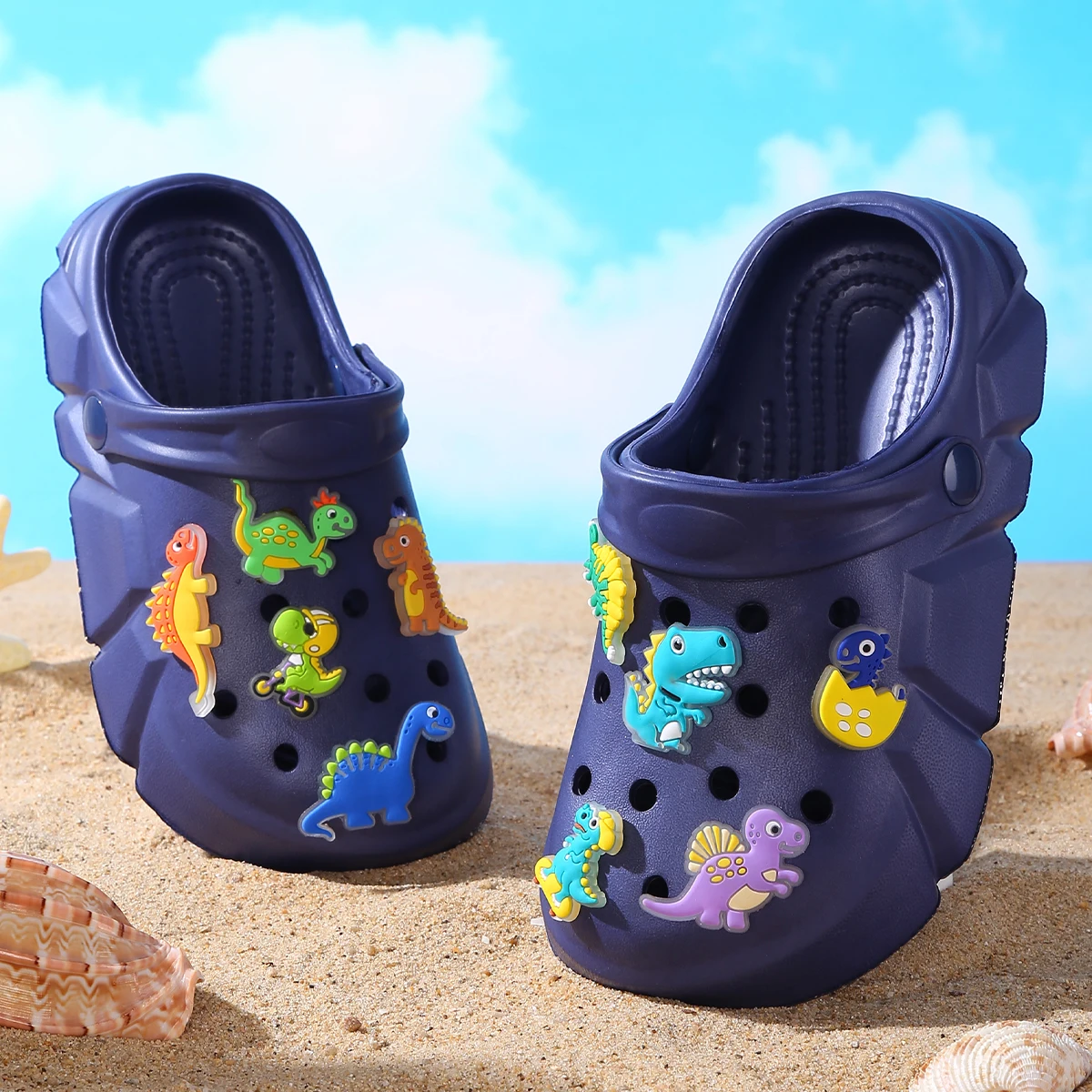 Atmungsaktive Freizeit-Clogs für Jungen mit leuchtender Cartoon-Dinosaurier-Dekoration, leichte Clogs für Dusche, Strand und Pool 3057 – Detail 11