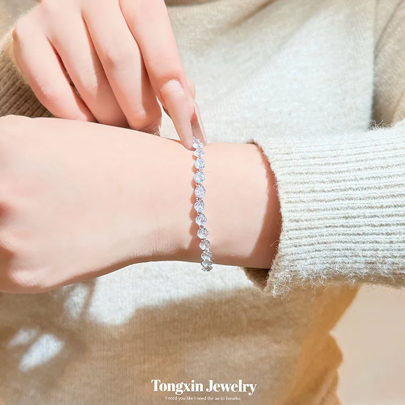 Light luxury exquisite senior sense zircon bracelet niche design simple cold wind hand ornaments