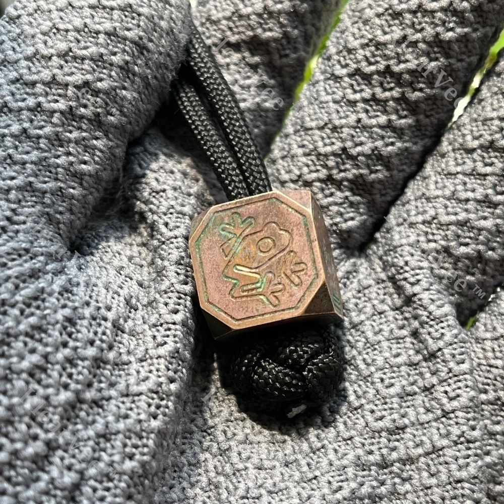 

Bronze Square Outdoor EDC Tool Knife Bead Waste Soil Wind Umbrella Rope Woven Hanging Pendant Backpack Tail Rope DIY Keychain