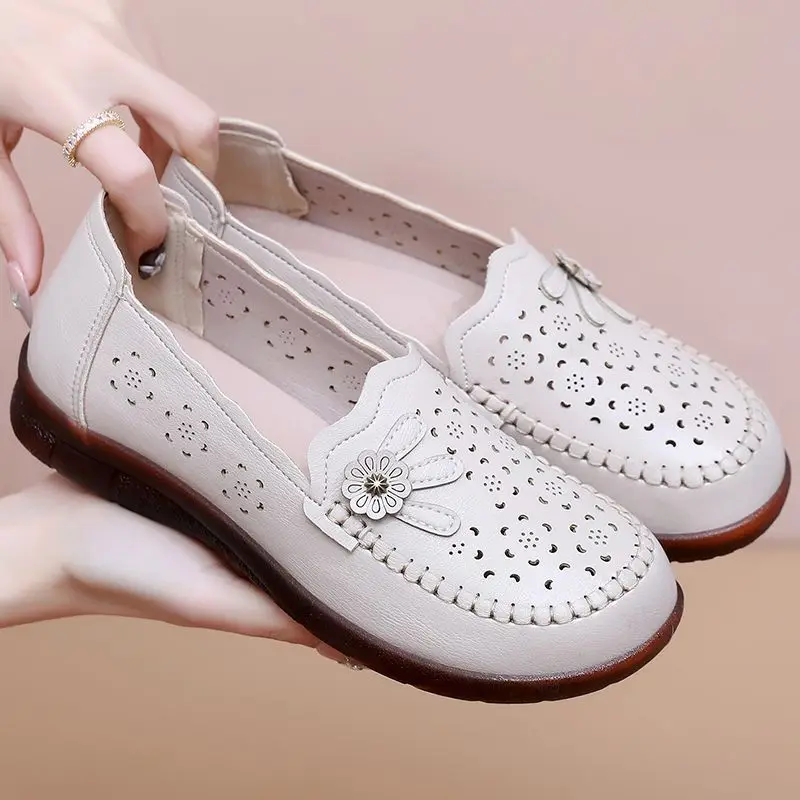 

Women's Breathable Hollow Out Leather Loafers Soft Sole Casual Flats Comfortable Non-Slip Moccasins Mother Daily Walking