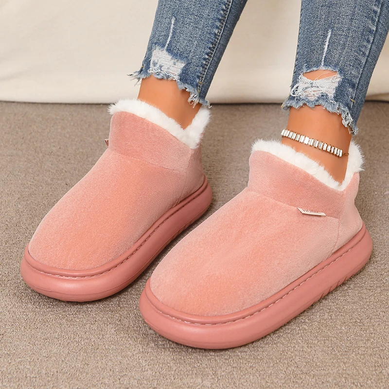 رشاقته أفخم الشتاء الثلوج أحذية النساء 2025 الانزلاق على منصة دافئة القطن مبطن أحذية امرأة الراحة لينة وحيد رقيق حذاء من الجلد